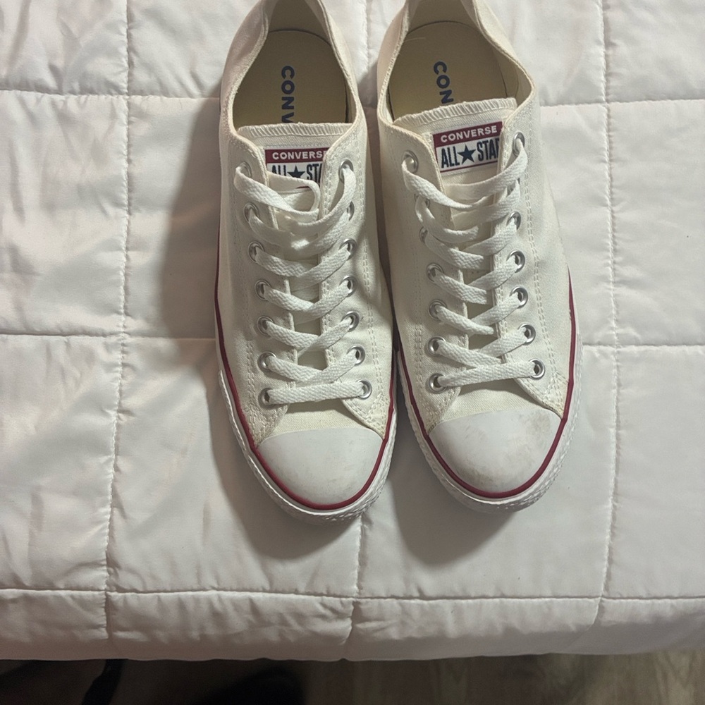 I JUST NOTICED THESE HAVE A BIT OF DISCOLORATION NEAR THE SOLES.